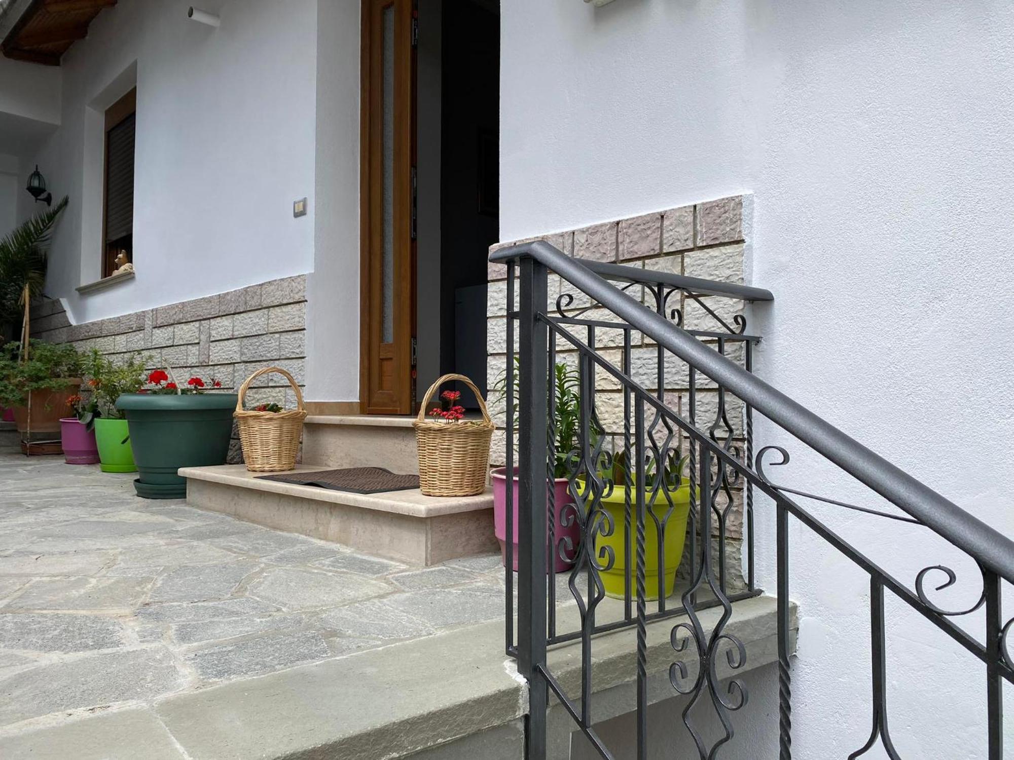 Guest House Persa Gjirokaster Exterior photo