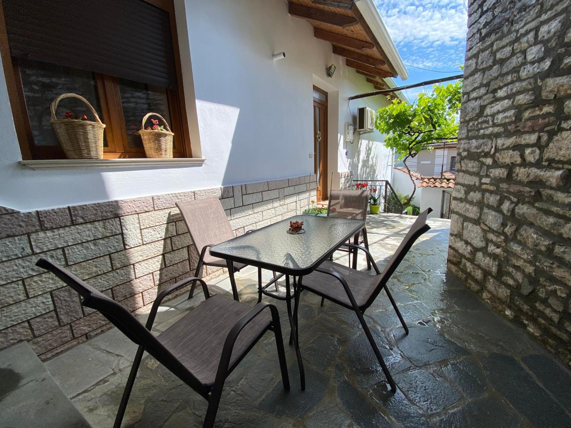 Guest House Persa Gjirokaster Exterior photo